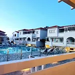 Sunrise Village 3* سكوبيلوس تاون