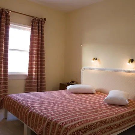 日出村公寓酒店 斯科派洛斯