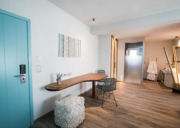 Sunrise Village Aparthotel